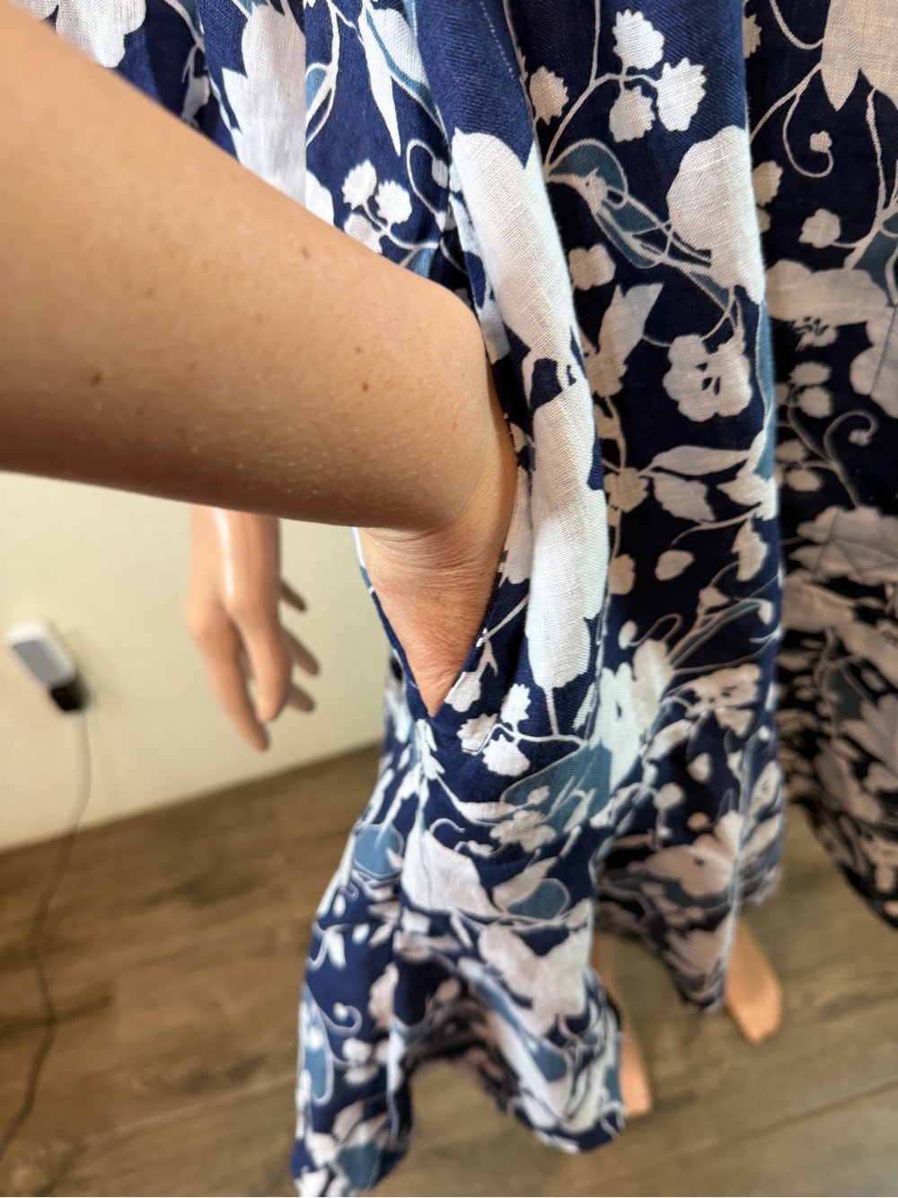 Charter Club Navy and White Floral Button-Front Swing Coverup medium 100% linen - Picture 7 of 14